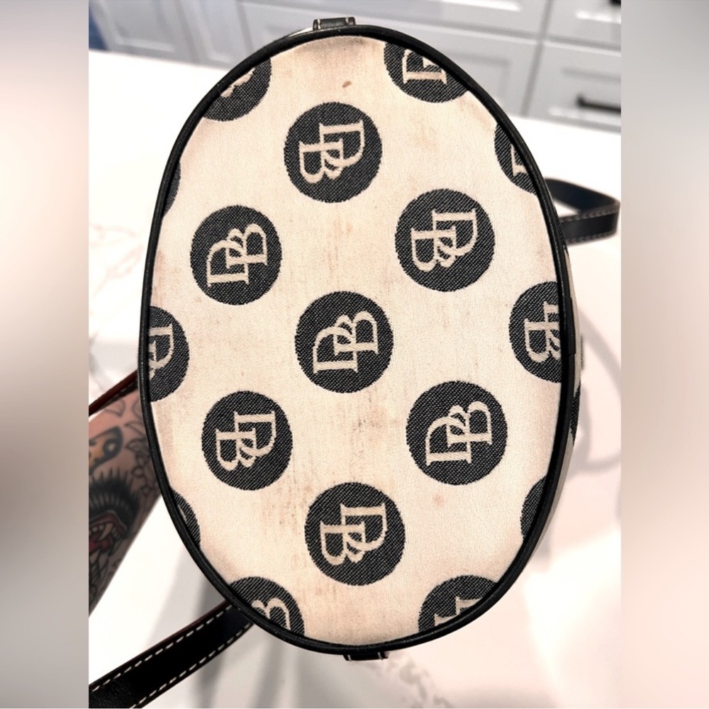 Dooney & Bourke Black and Cream Shoulder Bag - Picture 3 of 6